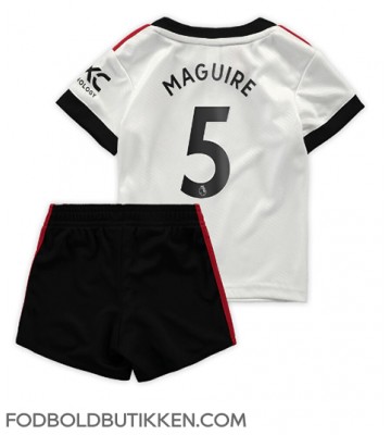 Manchester United Harry Maguire #5 Udebanetrøje Børn 2022-23 Kortærmet (+ Korte bukser)